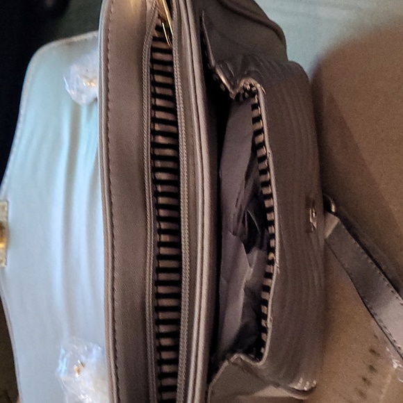 New silver quilted purse - Picture 4 of 6